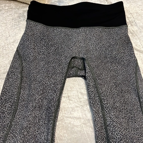 Lululemon Size 6 Nulu Crop Leggings - Picture 9 of 10
